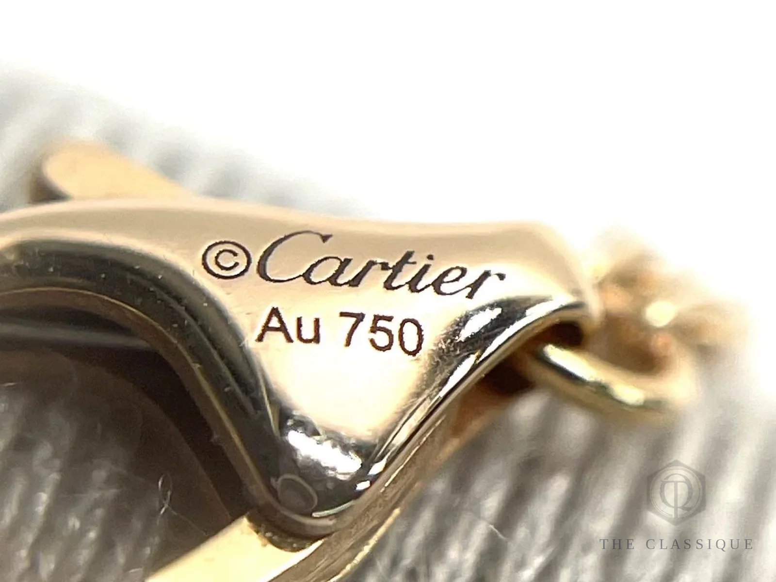 Khoá bấm dây chuyền Cartier khắc Cartier và Au750, không lộ serial, ảnh thật tại The Classique