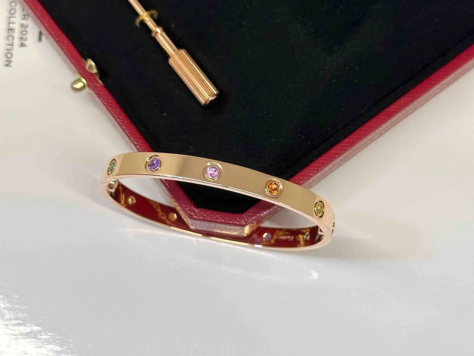 Tua vít Cartier đi kèm vòng Love thật, chi tiết dùng trong cách phân biệt vòng tay cartier love thật giả