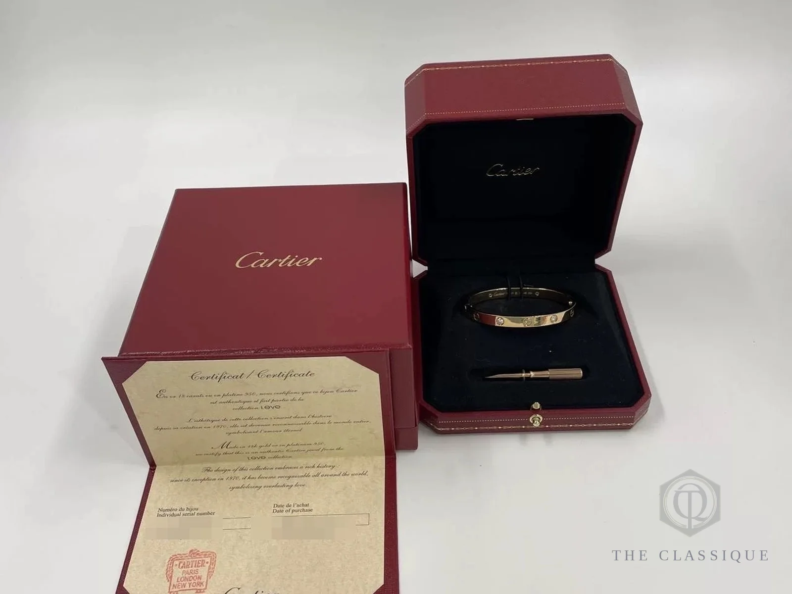 Vòng Cartier Love trong hộp đỏ Cartier kèm sổ chứng nhận và tua vít, ảnh thật tại The Classique
