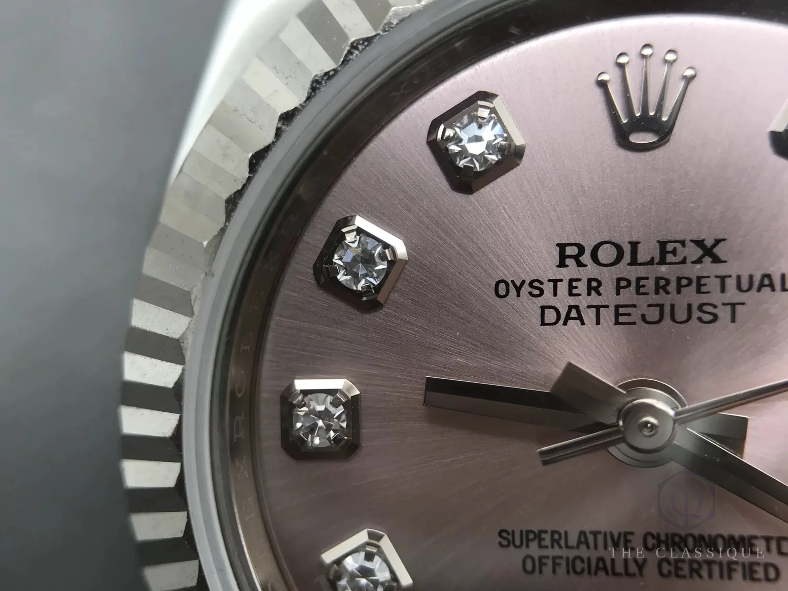 Mặt số Rolex Datejust cẩn kim cương cận cảnh, một chiếc đồng hồ Rolex bên em từng kiểm định