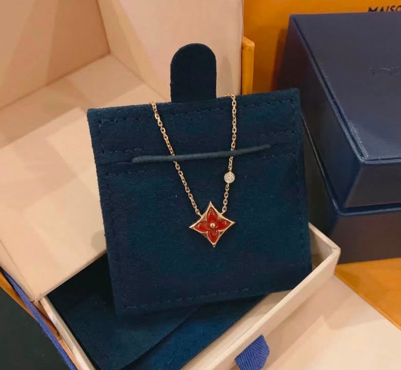 Dây chuyền Louis Vuitton Color Blossom Star BB