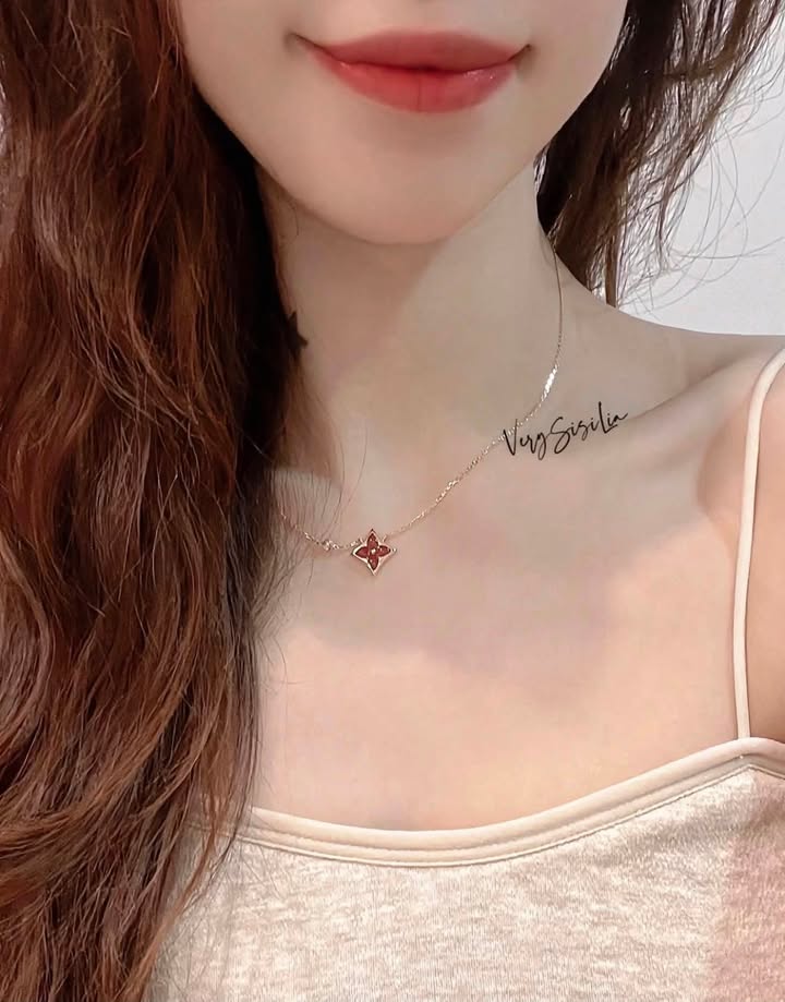 Dây chuyền Louis Vuitton Color Blossom Star BB