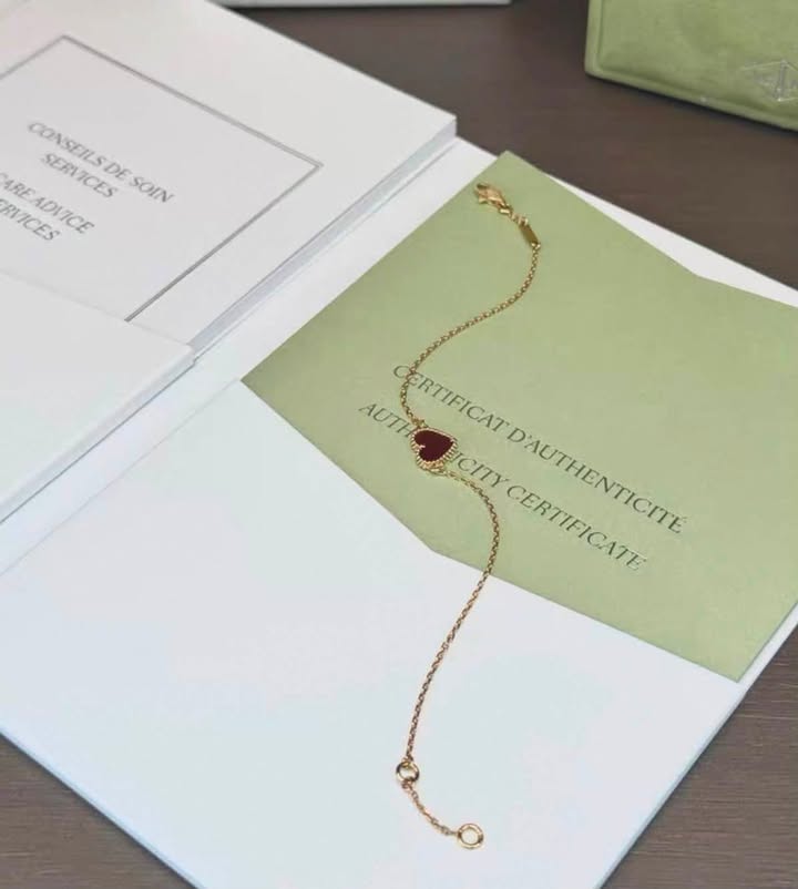 Vòng tay VCA Sweet Hearts Rose Gold