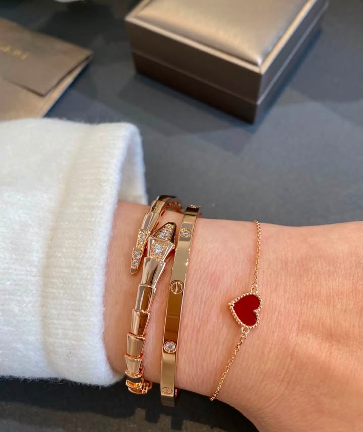 Vòng tay VCA Sweet Hearts Rose Gold