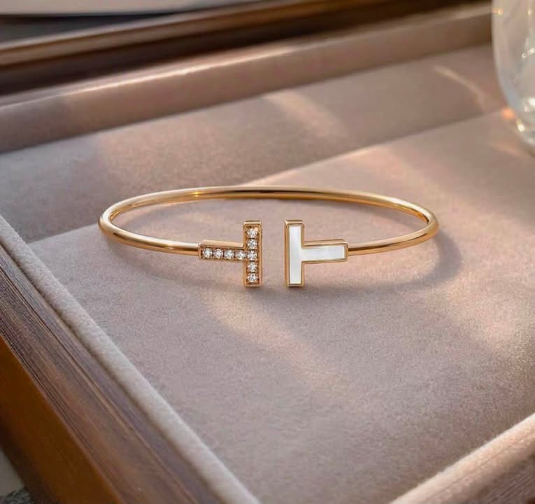 Vòng tay Tiffany T Wire Yellow Gold MOP & Diamond