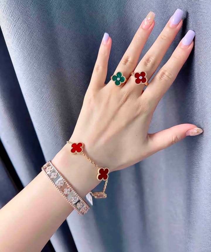 Nhẫn VCA Vintage Alhambra Đính Kim Carnelian