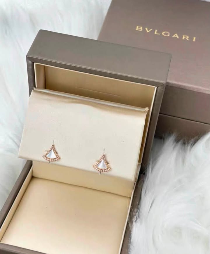 Bông tai Bvlgari Divas' Dream Mini MOP Đính Kim
