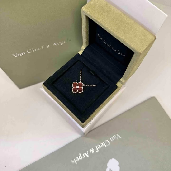 Dây chuyền Van Cleef & Arpels Vintage Alhambra Limited 2017, ảnh tổng thể