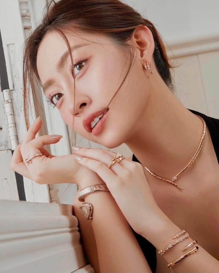 Vòng tay Bvlgari Serpenti Viper Rose Gold, ảnh 3 chụp thật tại The Classique