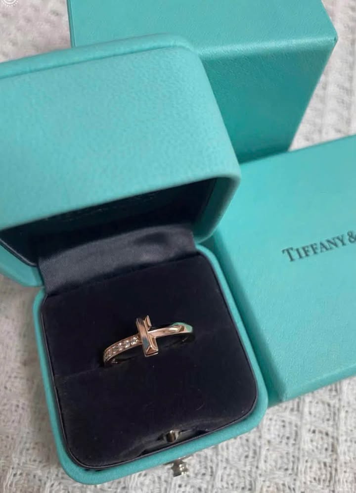 Nhẫn Tiffany T1 Narrow Diamond Rose Gold, ảnh tổng thể