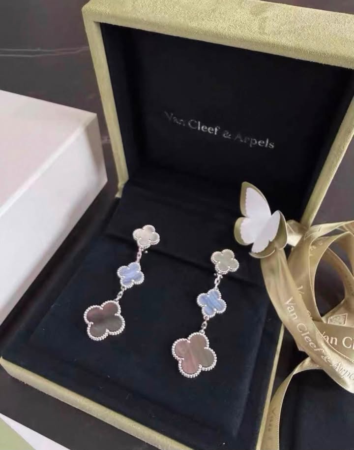 Bông tai Van Cleef & Arpels Magic Alhambra 3 Motifs, ảnh tổng thể