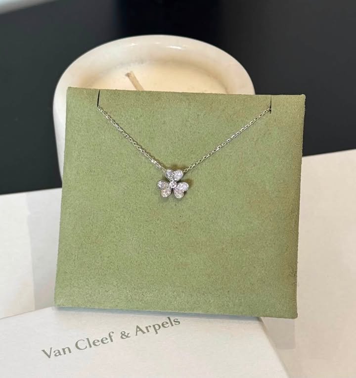 Dây chuyền Van Cleef & Arpels Frivole Mini Vàng Trắng Full Kim, ảnh tổng thể