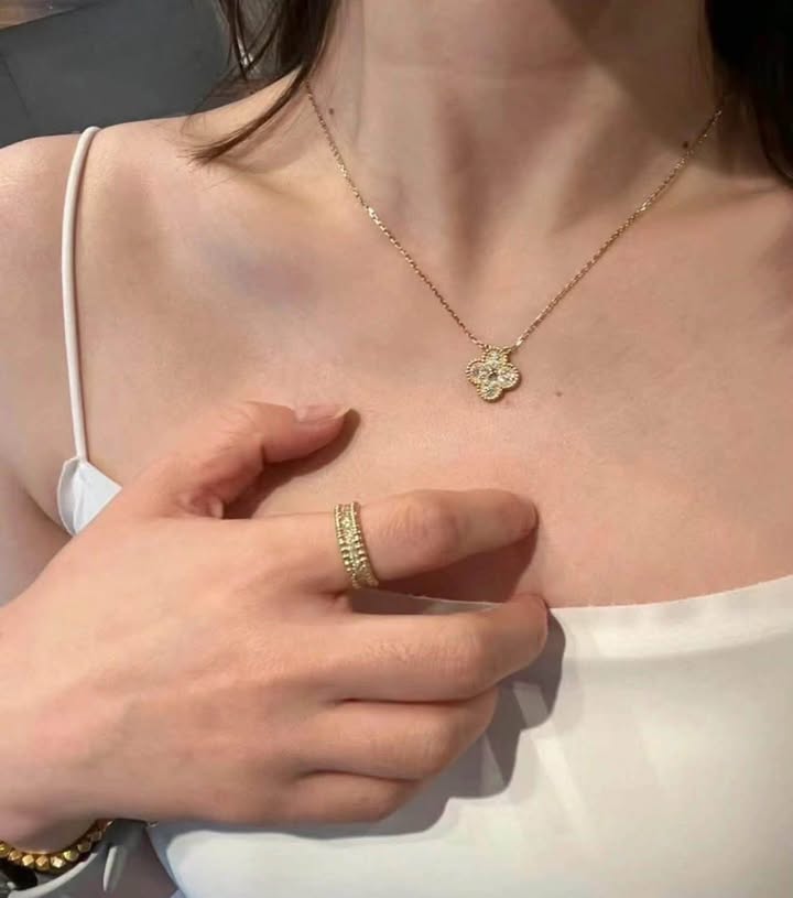 Dây chuyền Van Cleef & Arpels Vintage Alhambra Yellow Gold Đính Kim, ảnh 6 chụp thật tại The Classique