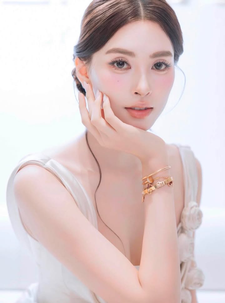 Vòng Cartier Juste un Clou Dày Đính Kim Rose Gold, ảnh 3 chụp thật tại The Classique