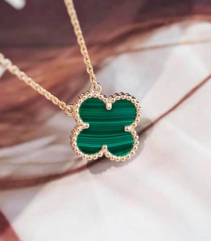 Dây chuyền Van Cleef & Arpels Vintage Alhambra Malachite, ảnh 2 chụp thật tại The Classique