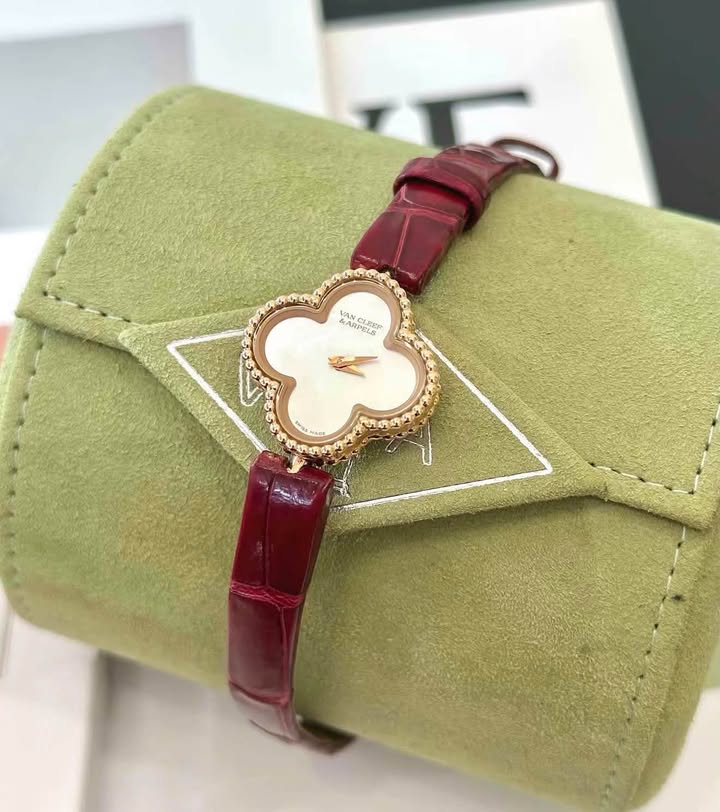 Đồng hồ Van Cleef & Arpels Sweet Alhambra Watch MOP, ảnh tổng thể
