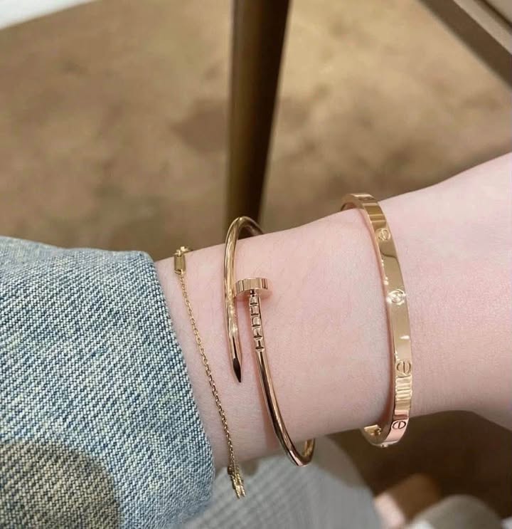 Vòng Cartier Juste un Clou Mỏng Rose Gold, ảnh 5 chụp thật tại The Classique