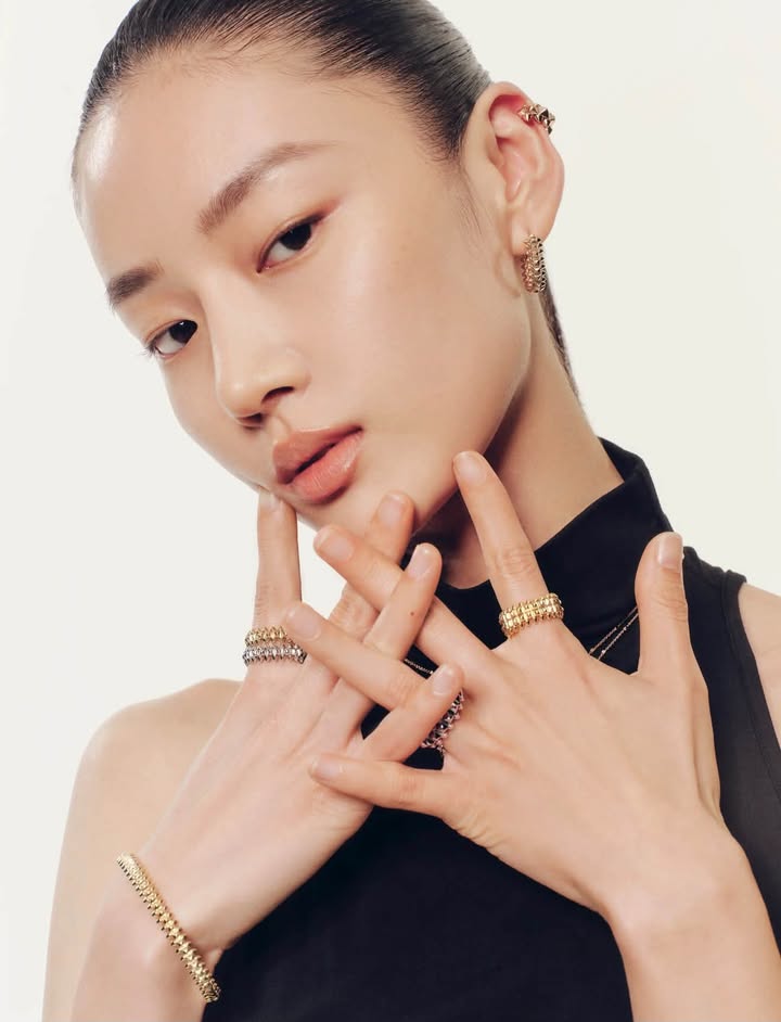 Vòng tay Cartier Clash de Cartier Small Model Yellow Gold, ảnh 2 chụp thật tại The Classique