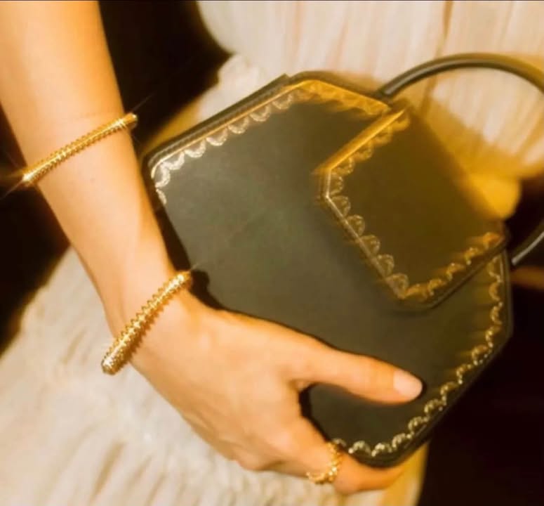 Vòng tay Cartier Clash de Cartier Small Model Yellow Gold, ảnh 3 chụp thật tại The Classique
