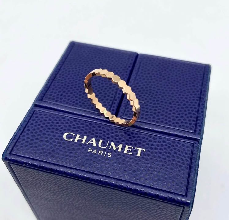 Nhẫn Chaumet Bee Rose Gold, ảnh tổng thể