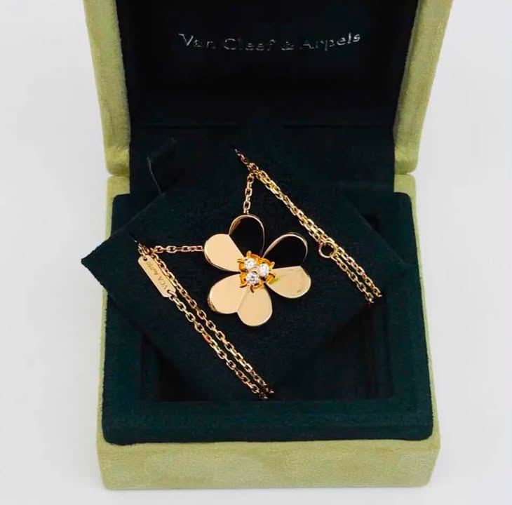 Dây chuyền VCA Frivole Large Yellow Gold