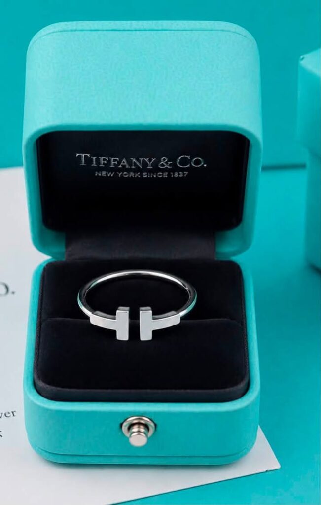 Nhẫn Tiffany T Wire White Gold