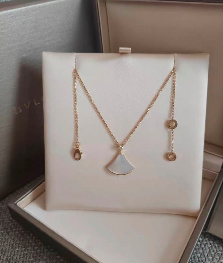 Dây chuyền Bvlgari Divas' Dream Rose Gold MOP