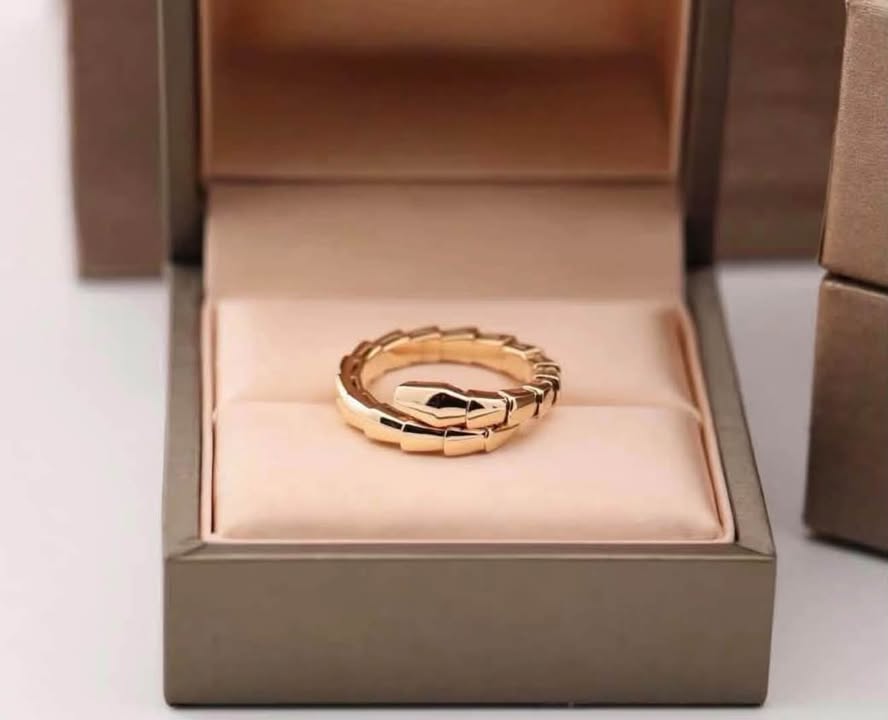 Nhẫn Bvlgari Serpenti Viper Rose Gold, ảnh tổng thể