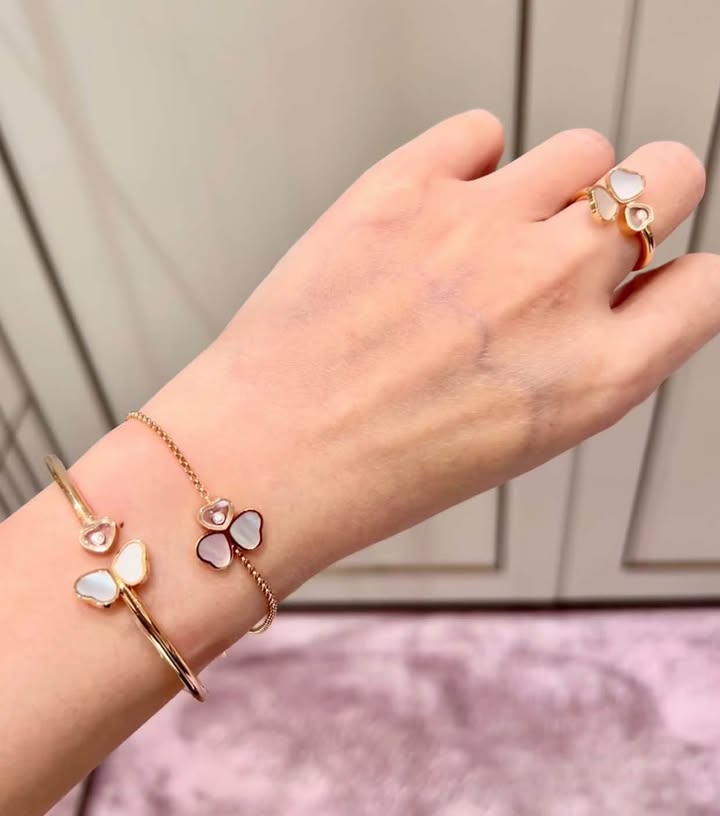 Nhẫn Chopard Happy Hearts Wings MOP, ảnh 5 chụp thật tại The Classique
