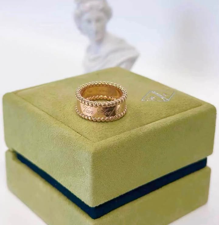 Nhẫn Van Cleef & Arpels Perlée Signature Rose Gold, ảnh tổng thể