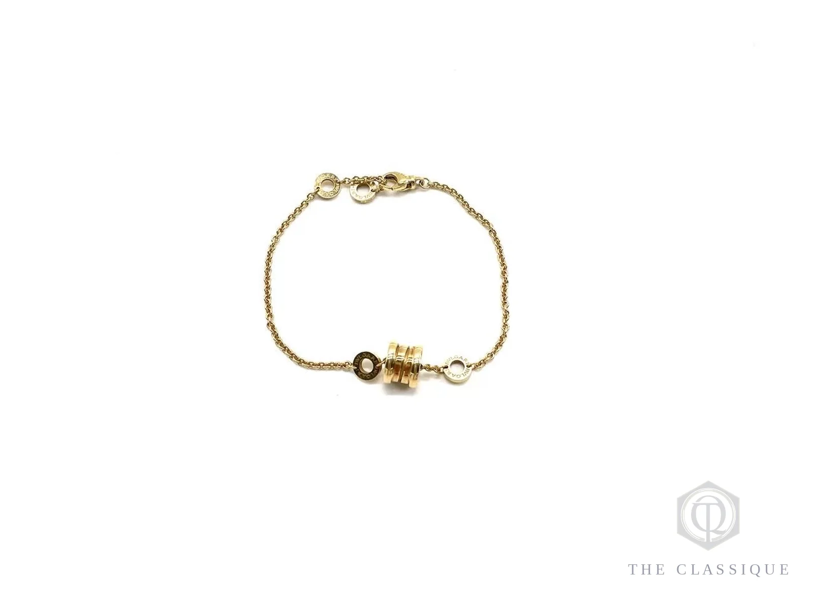 Vòng tay Bvlgari B.zero1 vàng vàng với khối vòng xoắn ở giữa, ý nghĩa thiết kế lấy cảm hứng từ đấu trường Colosseum, ảnh thật tại The Classique