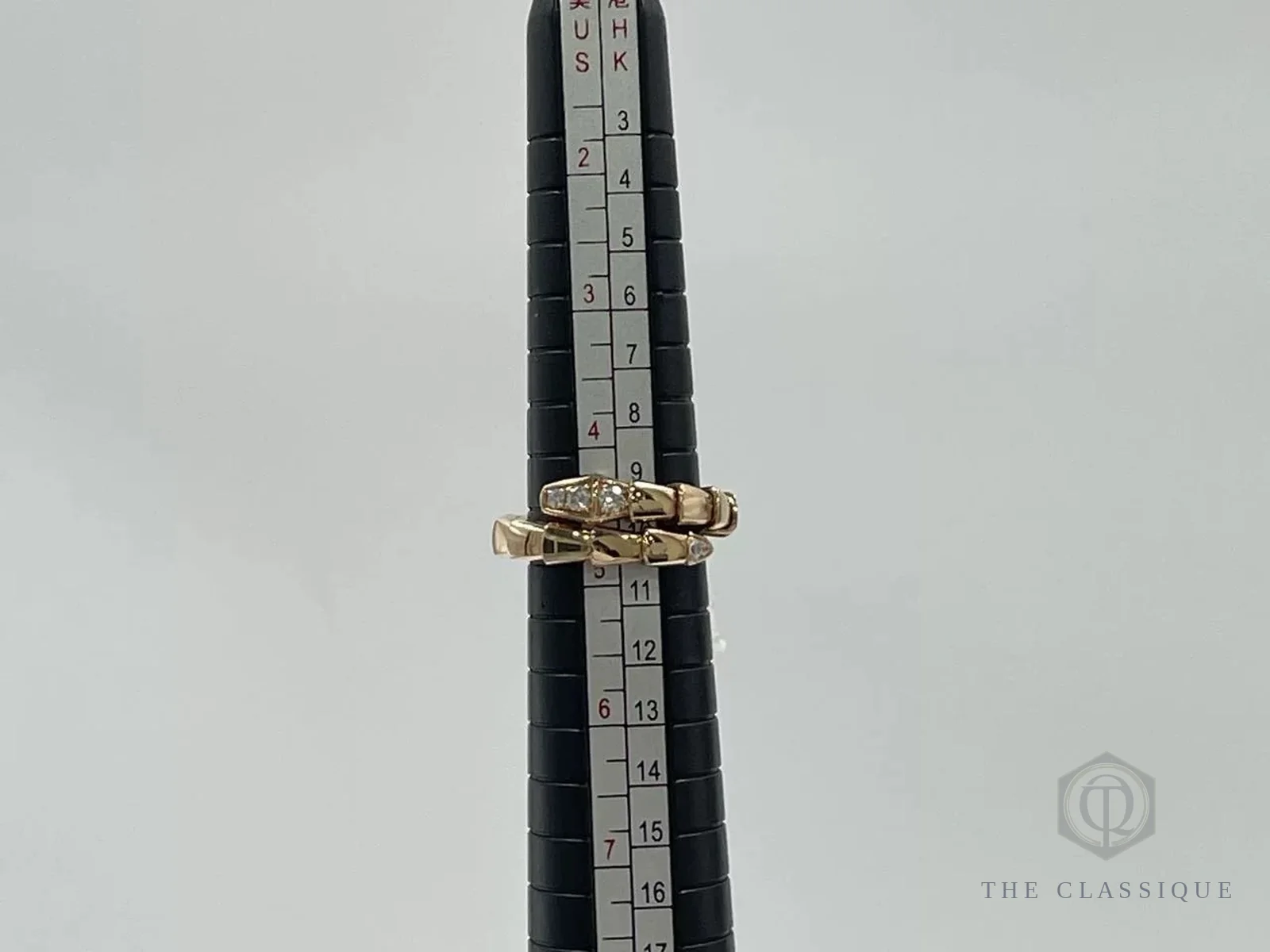 Đo size nhẫn Bvlgari Serpenti trên que đo size quốc tế
