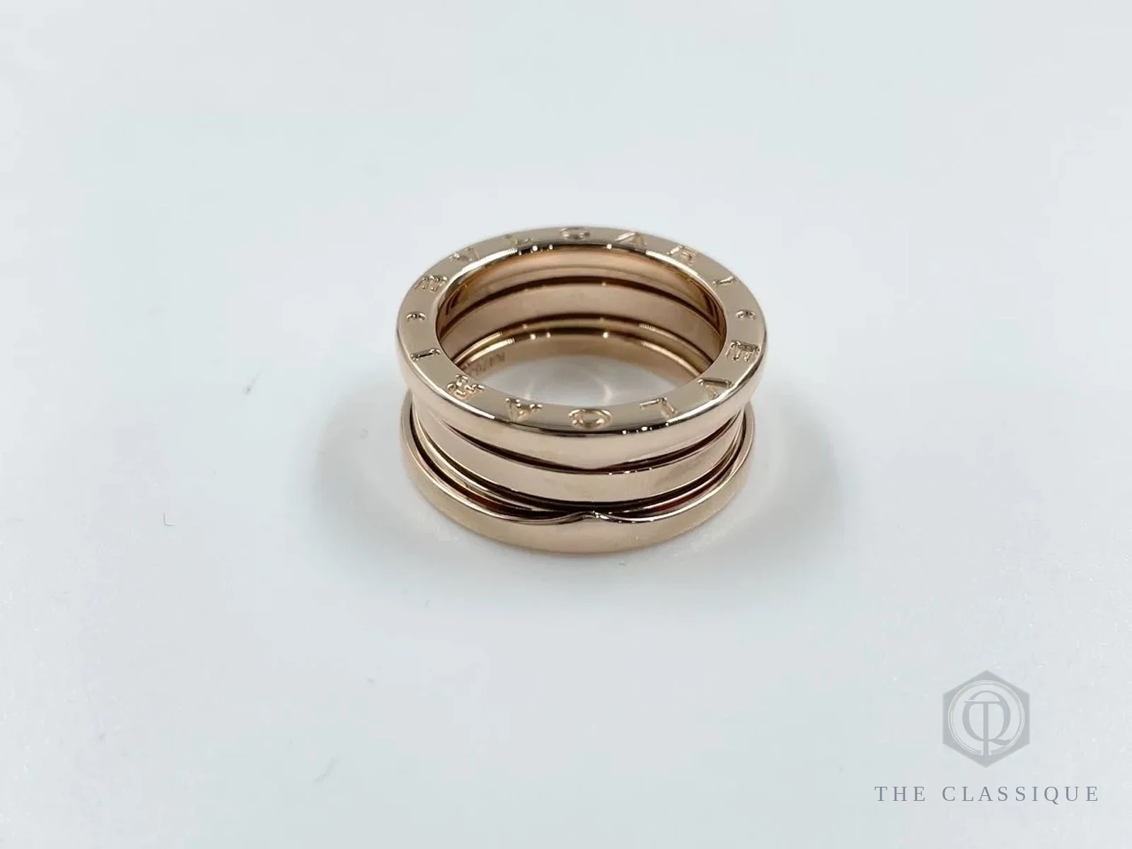 Nhẫn Bvlgari B.zero1 ba vòng xoắn vàng hồng thật, tổng thể, dùng minh hoạ cách phân biệt Bvlgari thật giả