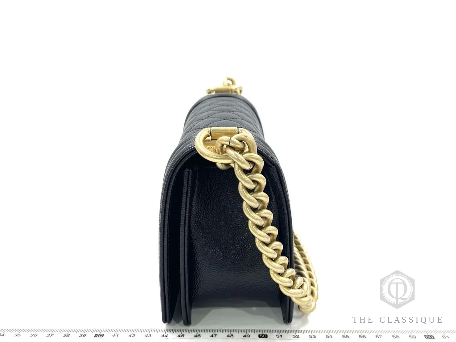 CÁCH PHÂN BIỆT CHANEL THẬT GIẢ: NGƯỜI THẨM ĐỊNH CHỈ TỪNG CHI TIẾT