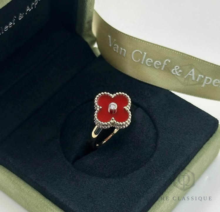 Nhẫn VCA Vintage Alhambra Đính Kim Carnelian