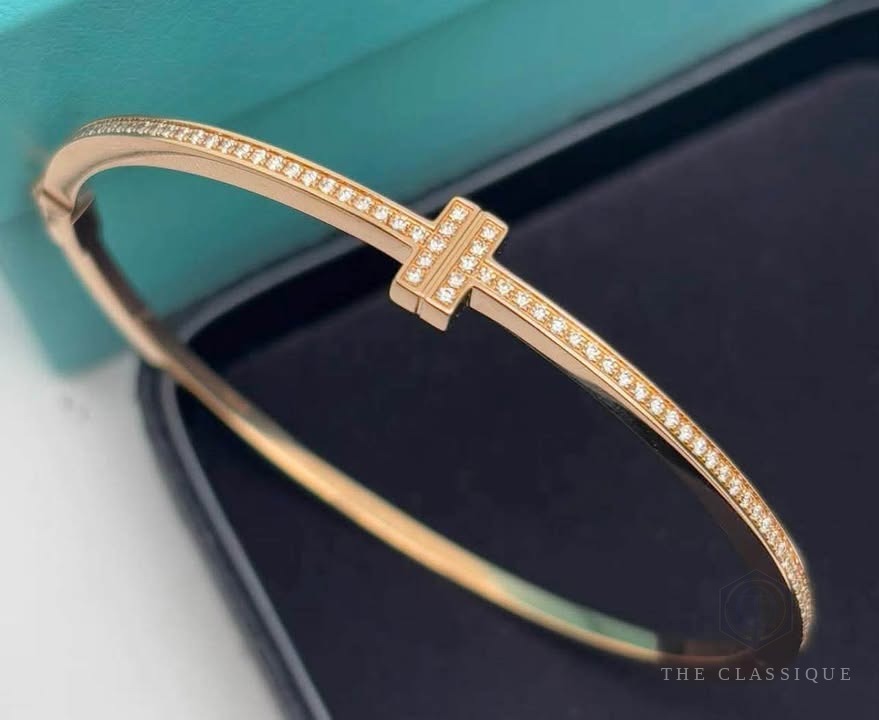 Vòng tay Tiffany T Diamond Hinged Wire Bangle in rose gold