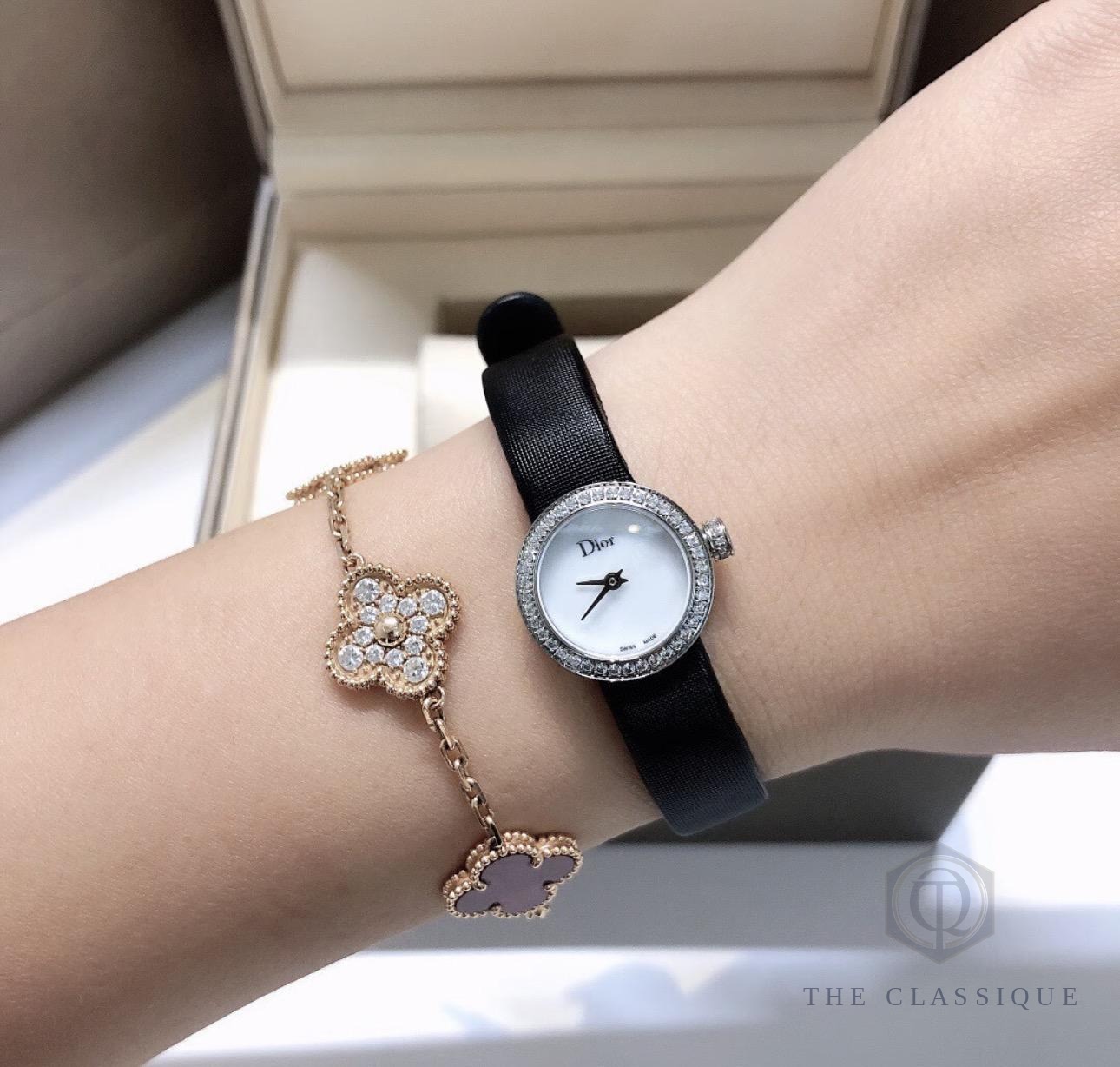 Đồng hồ Dior Mini D De Dior máy quartz