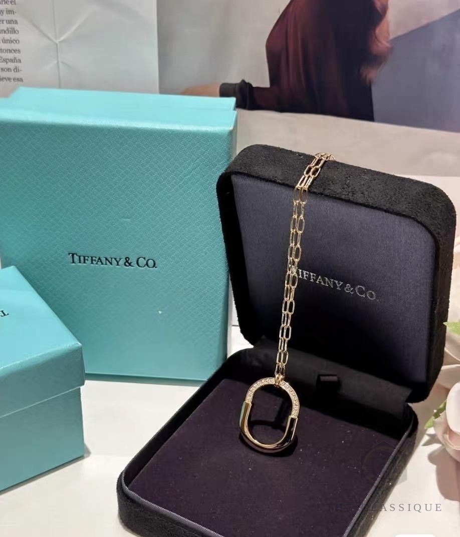 Dây chuyền Tiffany Lock in Yellow Gold with Diamonds, Medium