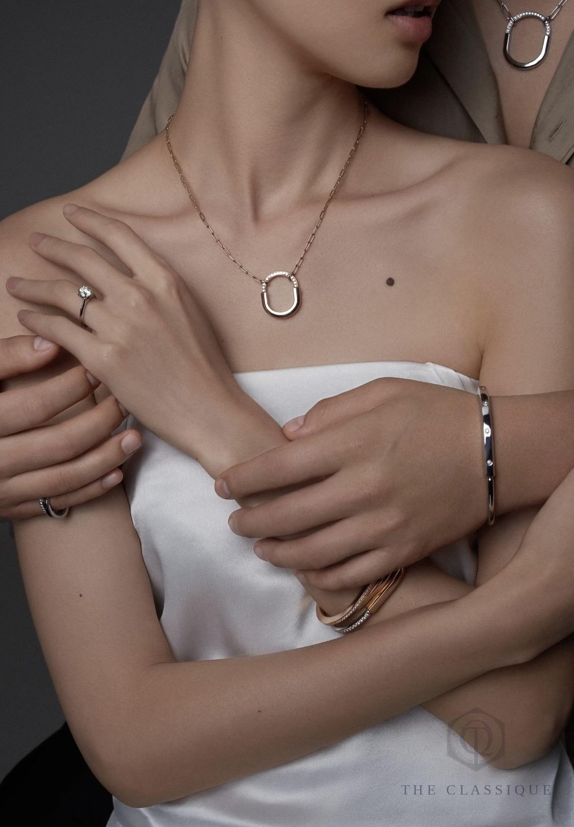 Dây chuyền Tiffany Lock in Yellow Gold with Diamonds, Medium