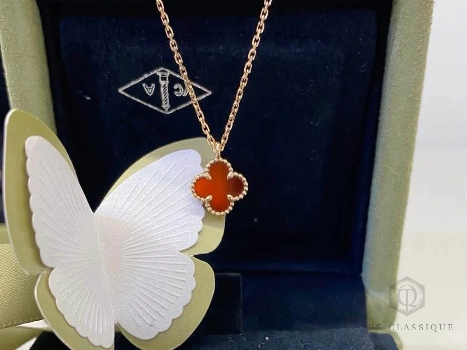 Dây chuyền cỏ 4 lá Van Cleef Alhambra bản Sweet carnelian trong hộp, kèm thẻ hướng dẫn hãng