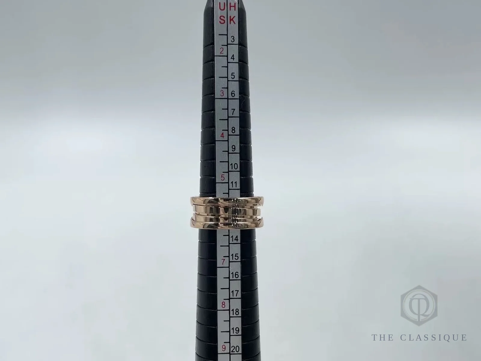 Chữ khắc BVLGARI, số size và ký hiệu Au750 mặt trong nhẫn B.zero1 thật