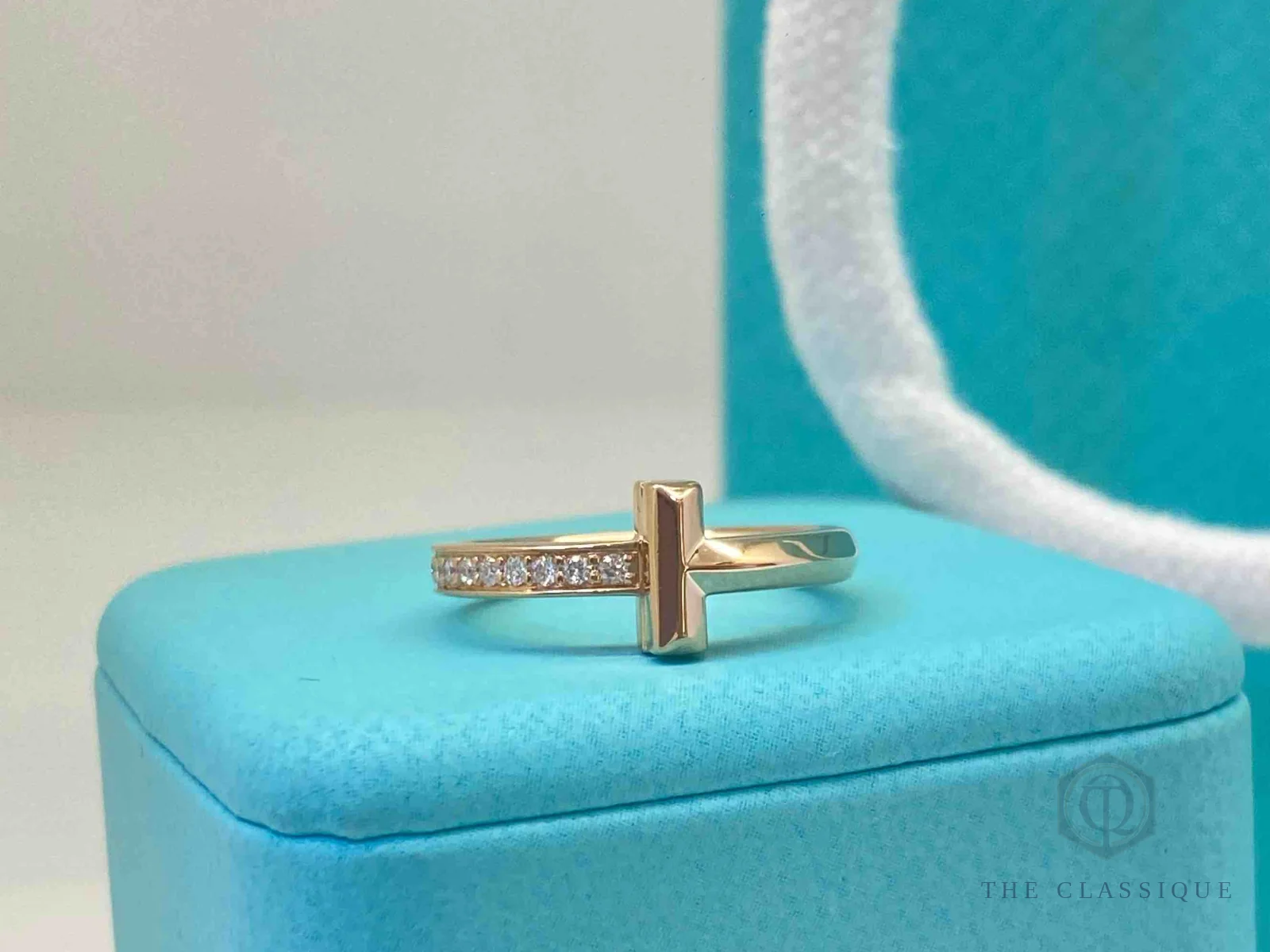 Tiffany serial: nhẫn Tiffany T One trong hộp xanh Tiffany và Co, ảnh thật tại The Classique